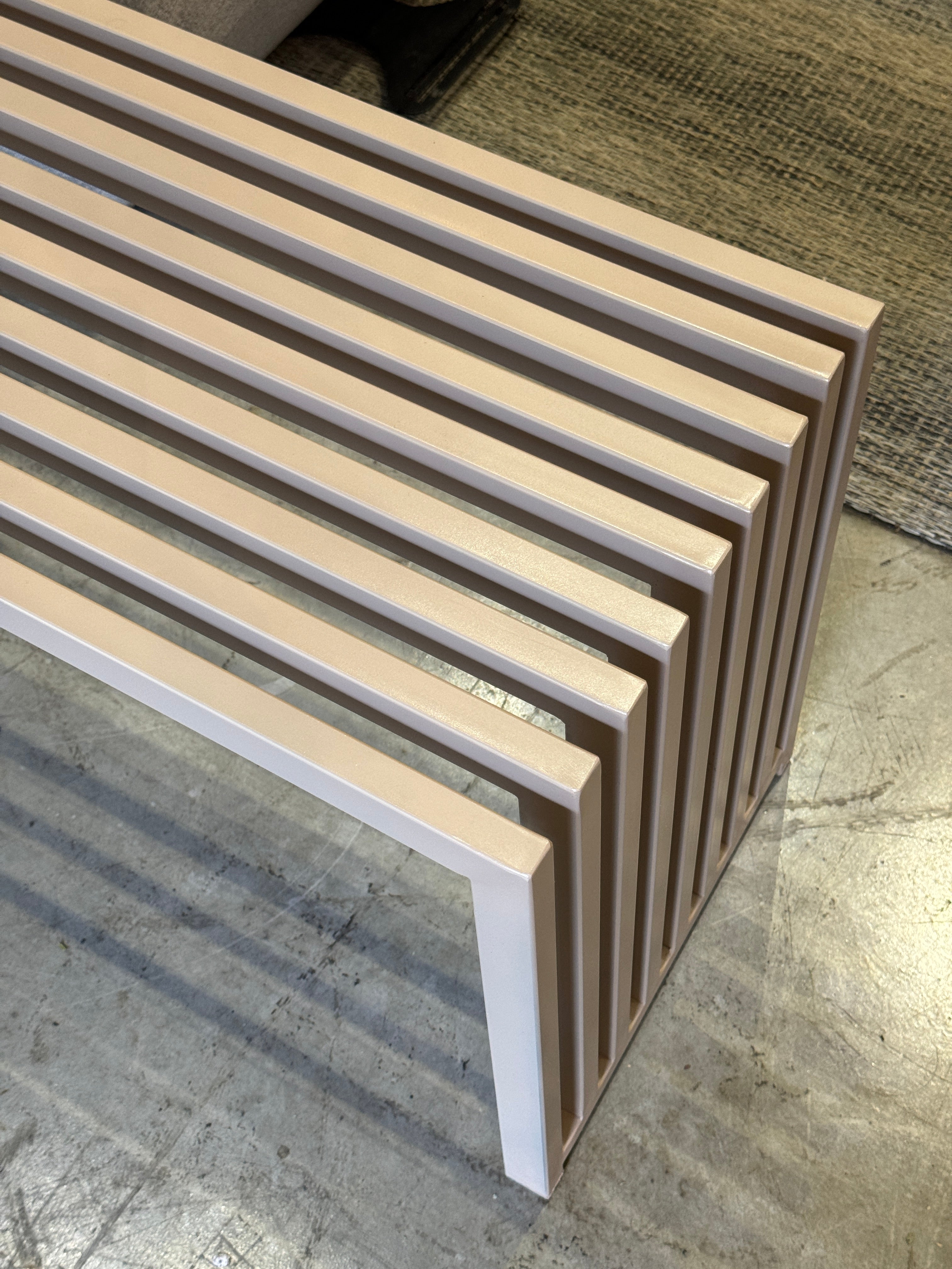 Banco Ripado Metal Areia 140x35 cm