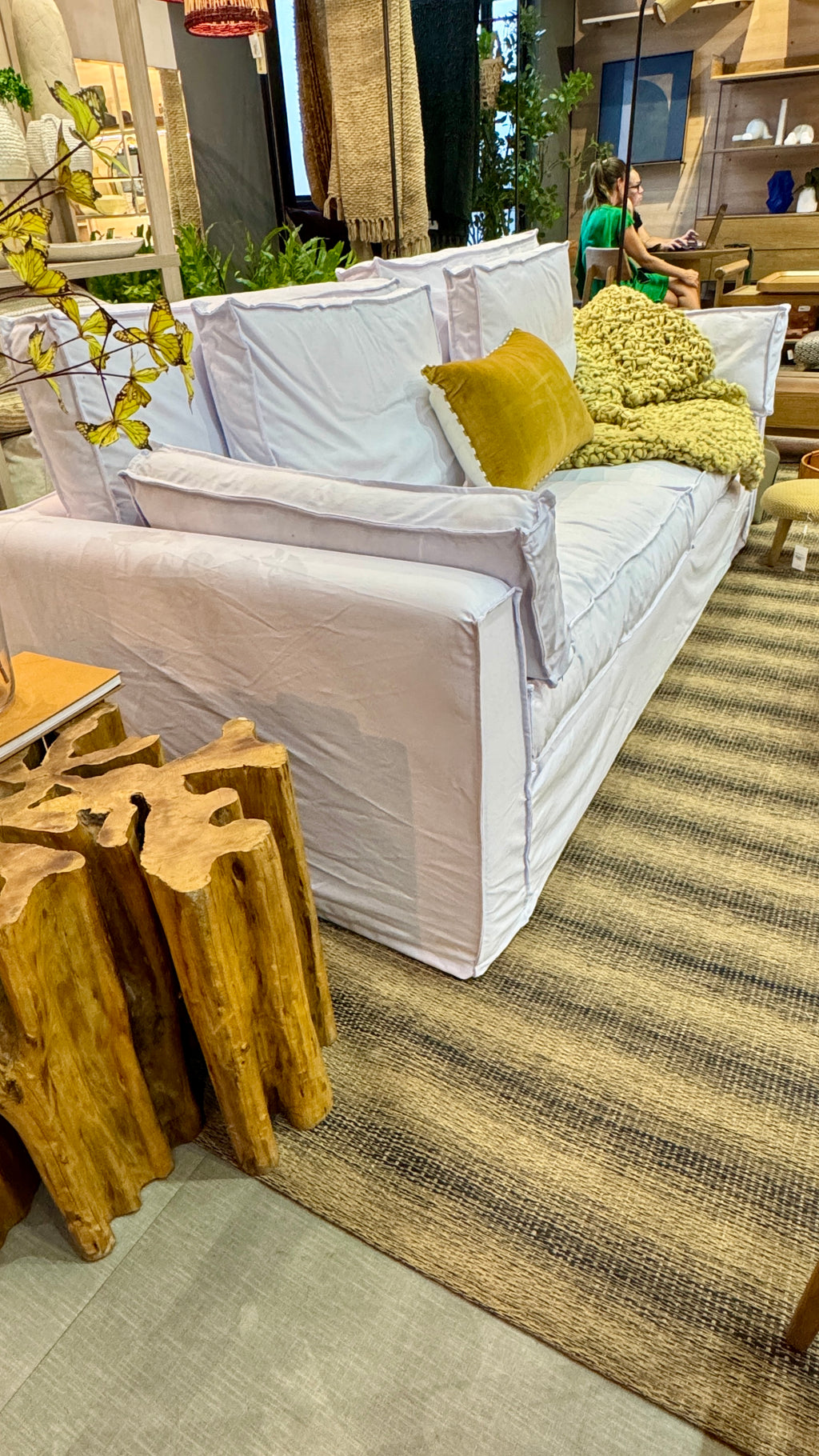 Sofá Marambaia  240x98 cm com Capa